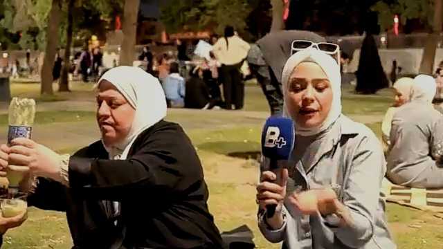 سيدة تخطب المذيعة لابنها على الهواء: أدللك وما أخليك تطبخين!.. فيديو