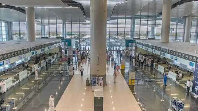 مطار الملك خالد الدولي يدعو المسافرين لمتابعة تحديثات الرحلات بعد المستجدات الإقليمية