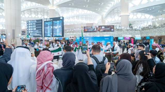 لحظة إقلاع أول رحلة لطيران ناس بعد توقف دام أكثر من 10 سنوات.. فيديو