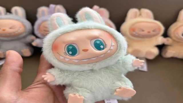 إغلاق مركز تعليمي في العراق بسبب دمية لابوبو.. فيديو
