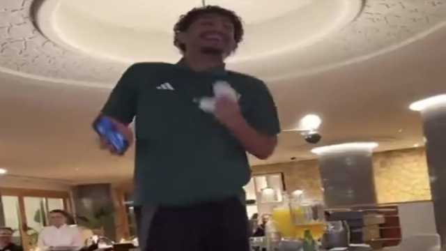 ضحكات محرز والعطار تشعل منصات التواصل.. فيديو