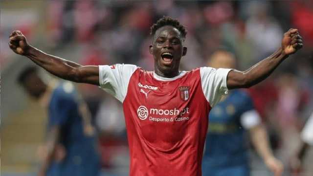 جيسوس يطالب النصر بضم بنفيكا