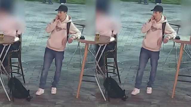 لص يتظاهر باستخدام هاتفه لتجنب لفت الانتباه ويسرق حقيبة من صاحبها باحترافية.. فيديو