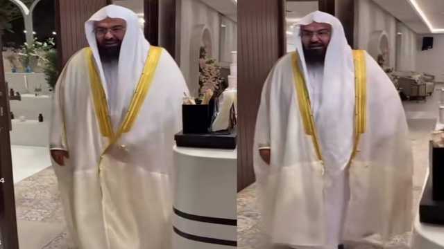 الشيخ السديس يوصي على ابنته يوم زفافها.. فيديو