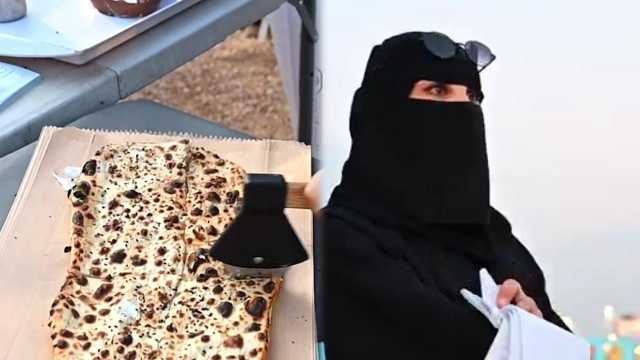 وغم ولادتها بيد واحدة .. عزيزة العمري تتحدى الصعاب وتعمل على عربة طعام مع أسرتها