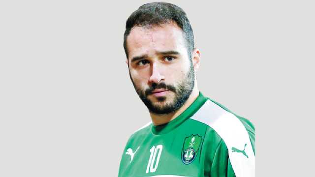 لاعب الأهلي السابق فيتفا يعتزل كرة القدم بشكل نهائي