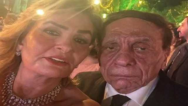 يسرا توجه رسالة مؤثرة لعادل إمام بعد ظهوره في حفل زفاف حفيده