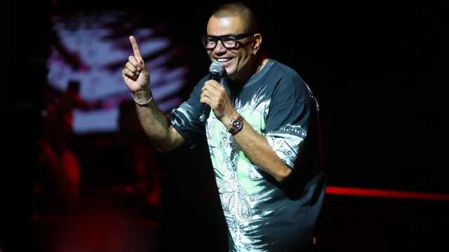 عمرو دياب يشعل جدة بأغاني ألبومه الجديد في حفل أسطوري