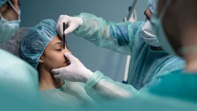 صينية تختلس 2.5 مليون دولار من شركتها لإنفاقها على التجميل