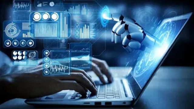 القبض على فتي بتهمة تزوير صور عارية لزميلاته باستخدام الذكاء الاصطناعي
