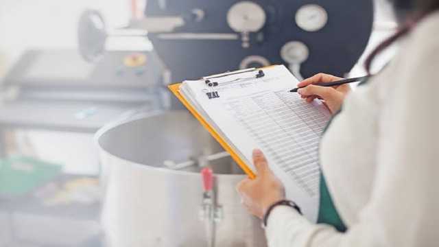 الغذاء والدواء تضبط منشأة لمخالفتها أنظمة استيراد وتداول المنتجات الغذائية