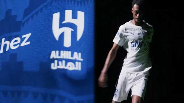 الهلال يعلن عن قميصه الرسمي للموسم الرياضي المقبل.. فيديو