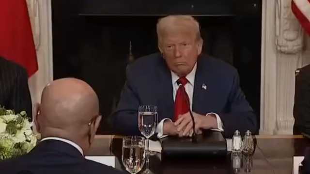 ترامب يطلب من رئيس موريتانيا اختصار كلمته ويقاطعه أمام الحضور.. فيديو