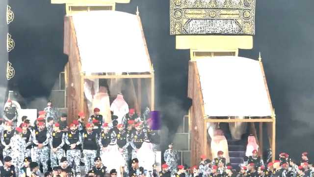 مراسم غسل الكعبة المشرفة.. فيديو