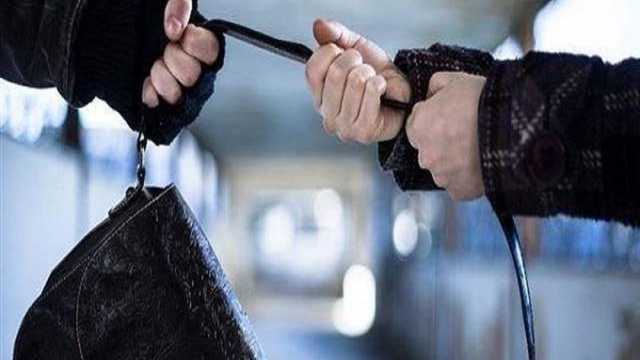 عصابة نسائية تهاجم فتاتين وتسرق أموالهما المخصصة للعمرة