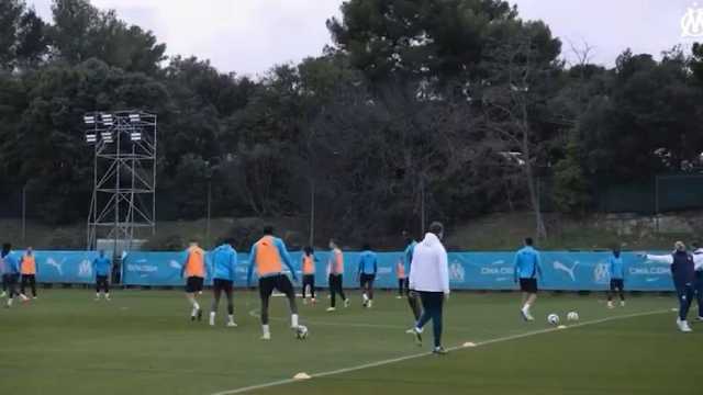 اشتباك بالأيدي بين مدرب مارسيليا ولاعب الفريق اسماعيل كونيه.. فيديو