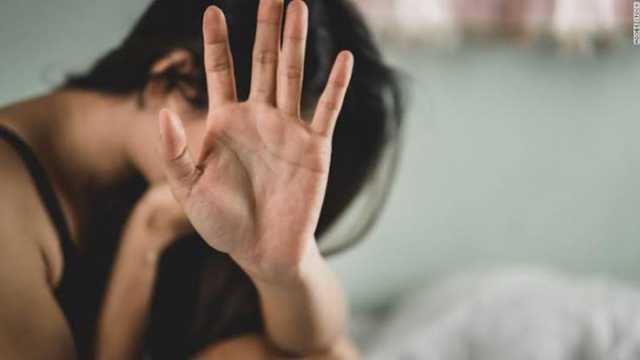 القبض على شاب استدرج فتاة واعتدى عليها جنسيًا