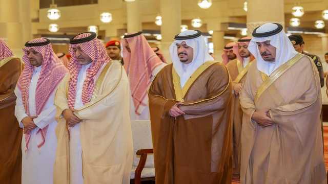 نائب أمير الرياض يؤدي صلاة الميت على الجوهرة العساف