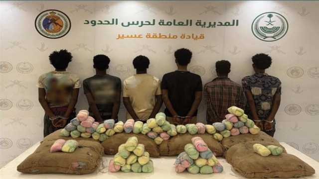 القبض على 11 شخصًا لتهريبهم مواد مخدرة