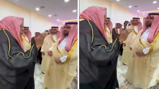أمير جازان يتفاعل بعفوية مع ترحيب مواطن ويعد بزيارته في الطوال .. فيديو