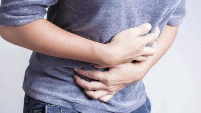 أعراض وطرق علاج التسمم الغذائي في المنزل