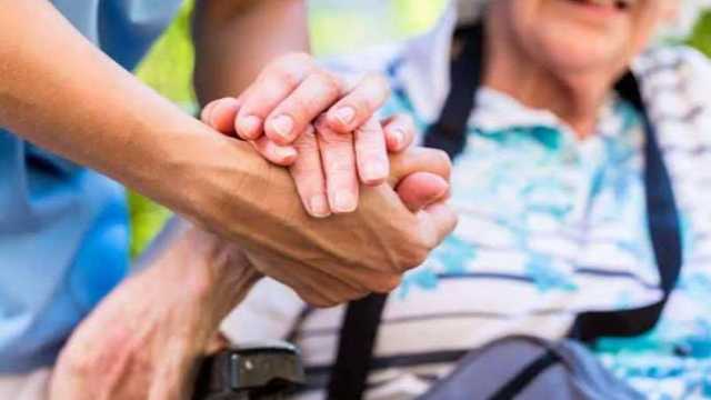 كيفية الوقاية من الأمراض الشائعة بين كبار السن .. فيديو