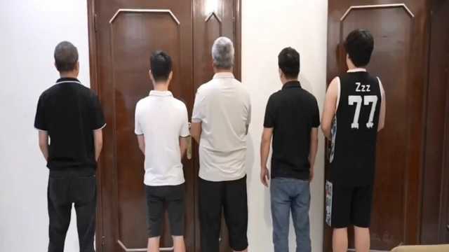 الإطاحة بـ 6 صينيين يصنعون منتجات تبغ مغشوشة داخل فيلا في الرياض.. فيديو