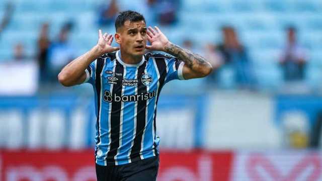 كريستالدو يرفض الانتقال إلى روشن ويركز على البقاء مع غريميو