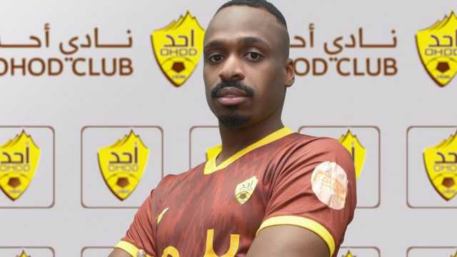 الرياضة تحقق في تجاوزات تعاقدات أُحد.. بينها عقدا هوساوي وعبد الغني