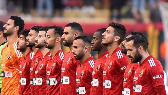 إعلامي يفجرها: الأهلي حسم صفقة مهاجم بوروسيا دورتموند