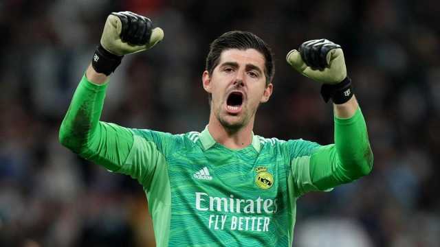 صحيفة 'آس' تكشف عن ثنائي مرشح لتعويض 'كورتوا' في ريال مدريد