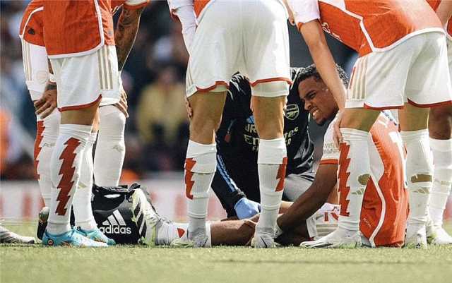 لاعب أرسنال يعلق على إصابته بالرباط الصليبي