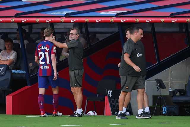 برشلونة يعلن إصابة دي يونج وغيابه عن الكلاسيكو