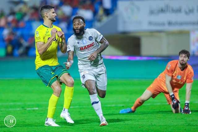 شريف يشارك في خسارة الخليج بثنائية أمام ضمك في الدوري السعودي للمحترفين