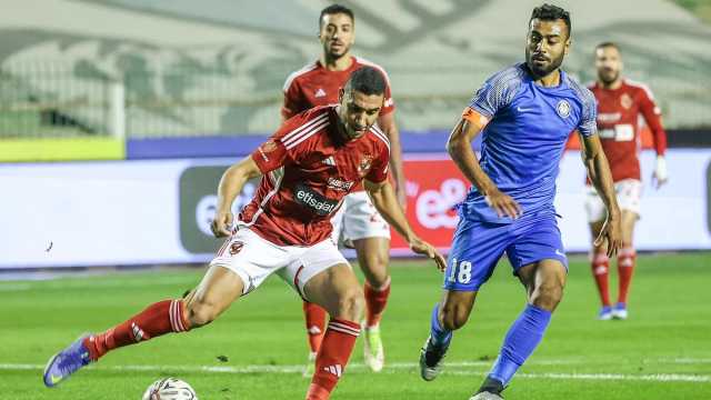 الأهلي ضد سموحة.. حكم دولي يحلل الحالات الجدلية في المباراة