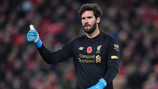 حارس ليفربول يلمح لعودته للملاعب بعد تعافيه من الإصابة