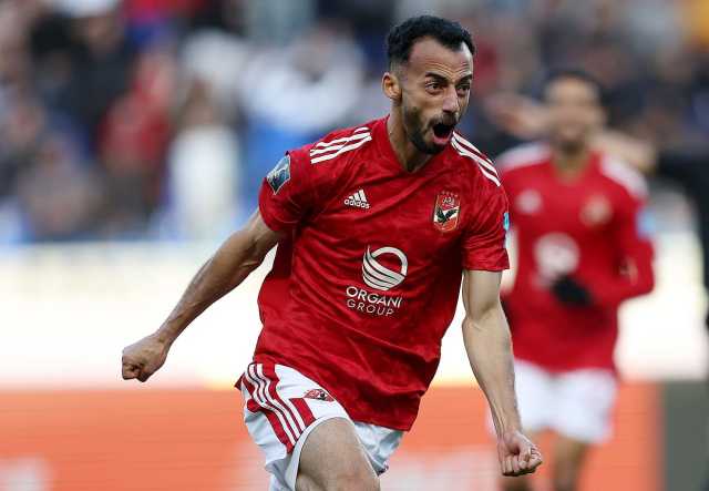 هل يرحل أحمد عبد القادر عن الأهلي في الشتاء؟