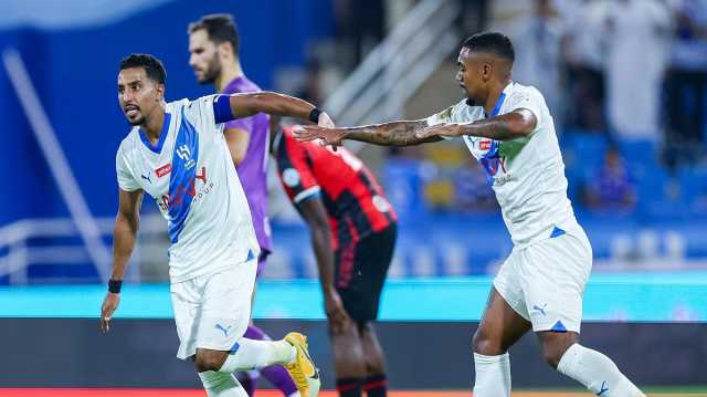هل يغيب سالم الدوسري عن ديربي الهلال والنصر بعد استبعاده من منتخب السعودية؟