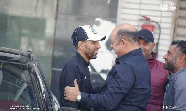 سبب زيارة مؤمن زكريا لـ الزمالك واستقبال خاص من مجلس الإدارة.. صور