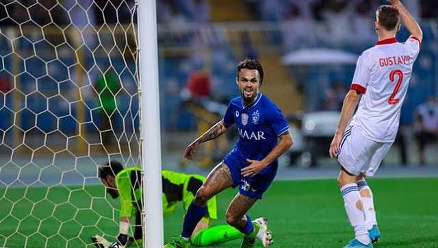 الهلال السعودي يعاقب ديلجادو بعد هجومه على المدرب البرتغالي جيسوس