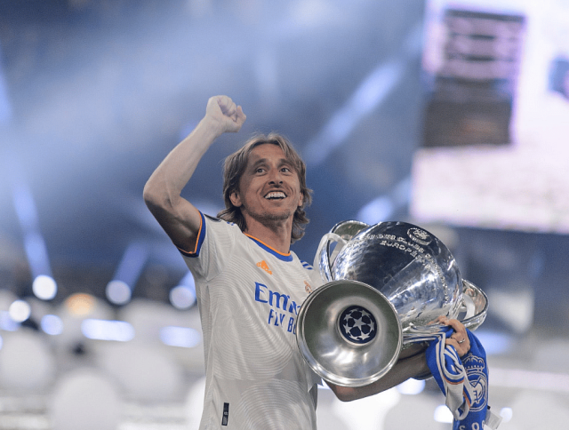 الكلاسيكو يحمل رقم تاريخي لـ مودريتش مع ريال مدريد