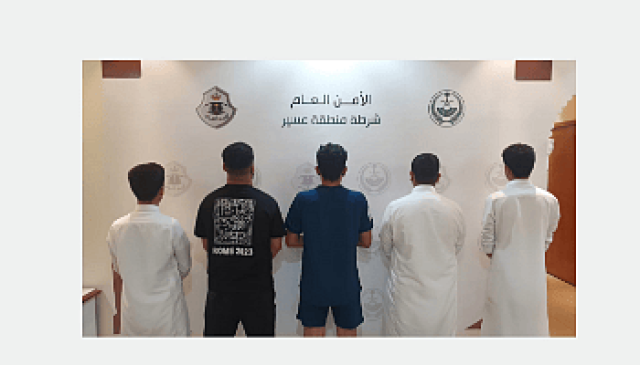 بالفيديو.. ضبط 5 أشخاص لاقتحامهم ملعب مباراة كرة قدم في عسير
