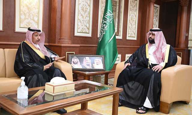 بالصور .. الأمير محمد بن عبدالعزيز يطلع على سير العملية التعليمية بجامعة جازان
