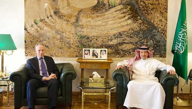 الخريجي يستعرض أوجه العلاقات الثنائية مع السفير الأمريكي لدى المملكة