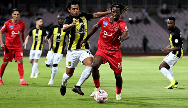 الاتحاد يهزم الوحدة بثلاثية دون رد ويواصل صدارته لـ'دوري المحترفين'