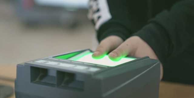 ما السن القانونية لتسجيل البصمة للوافد؟ «الجوازات» تجيب