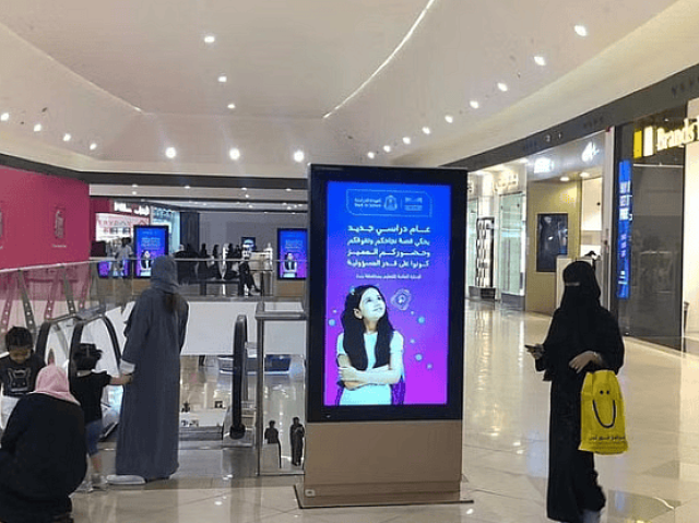 هل يلزم اصطحاب الطفل للمدرسة أول أسابيع الدراسة؟ معالج نفسي يوضح