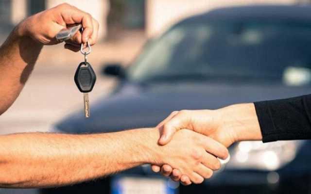 هل يمكن نقل ملكية سيارة بدون رخصة للمقيمين؟ المرور توضح