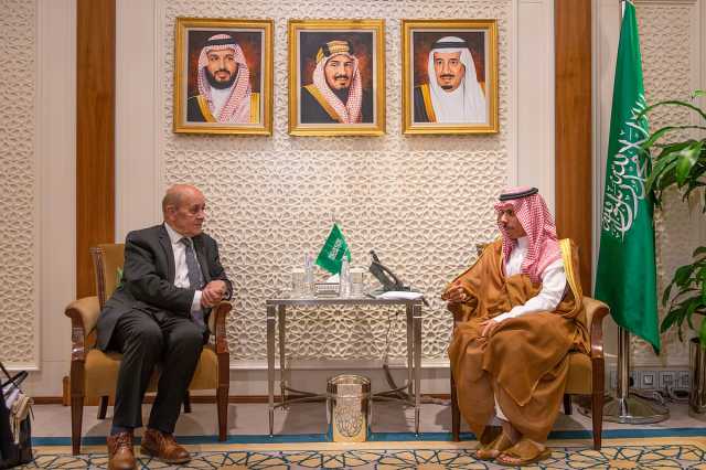 وزير الخارجية يناقش آخر المستجدات مع مبعوث الرئيس الفرنسي إلى لبنان