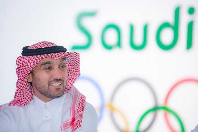 وزير الرياضة يوجه بالتحقيق في تغير لون أرضية ملعب الأمير عبدالله الفيصل